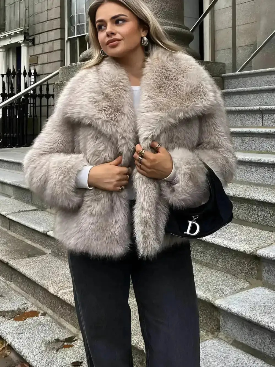 Manteau Amélie – En Fourrure